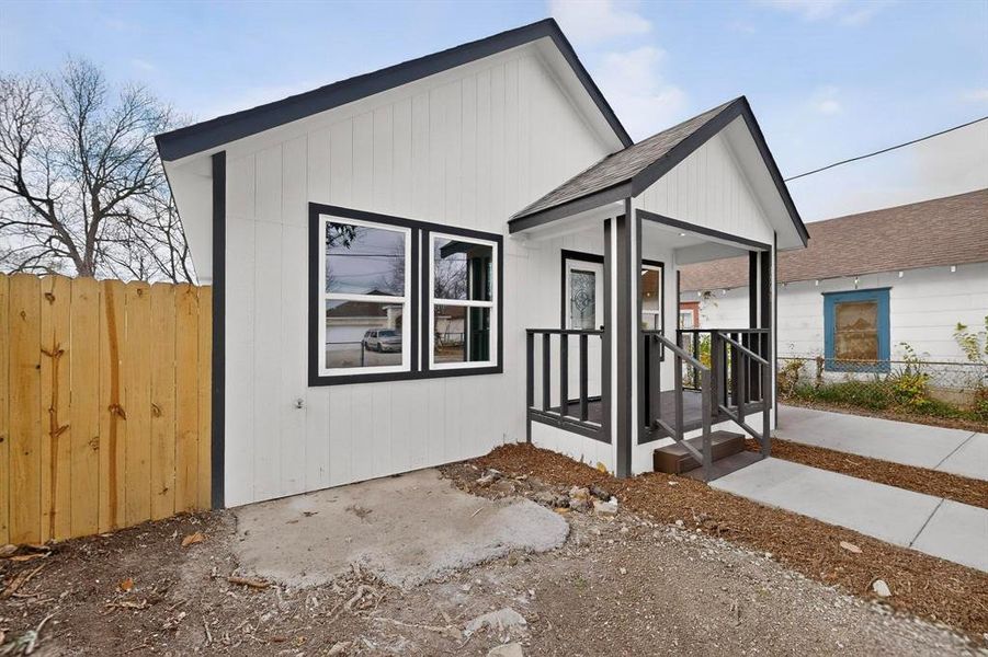 Exterior details and patio area of a home in , Dallas (Image 25).