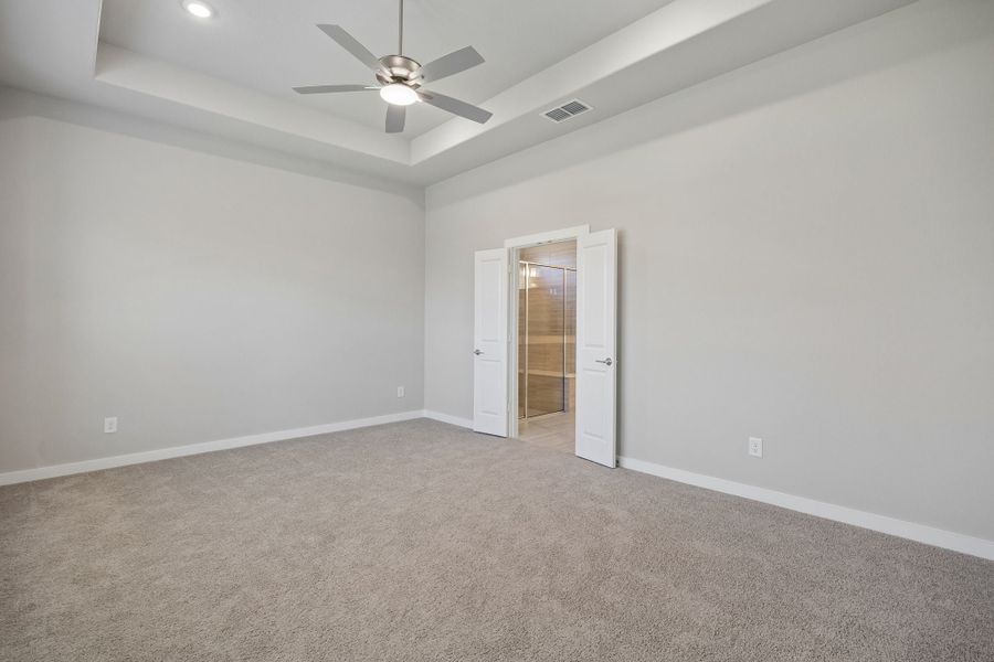 Spacious, unfurnished interior of a new home in Dove Hollow, Waxahachie (Image 26). Spacious, unfurnished interior of a new home in Dove Hollow, Waxahachie (Image 26).