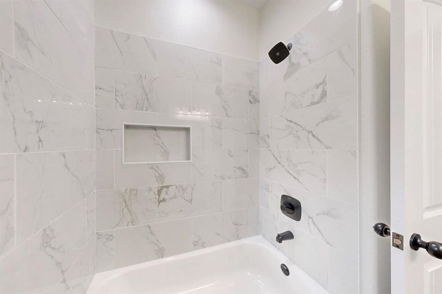 Bathroom featuring tiled shower / bath combo