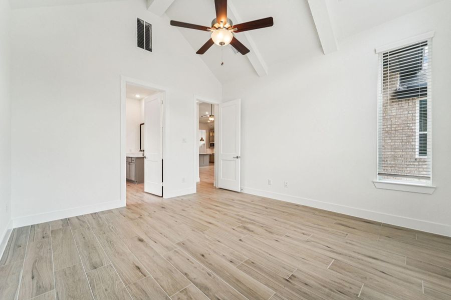 Spacious, unfurnished interior of a new home in Kresston, Montgomery (Image 41).