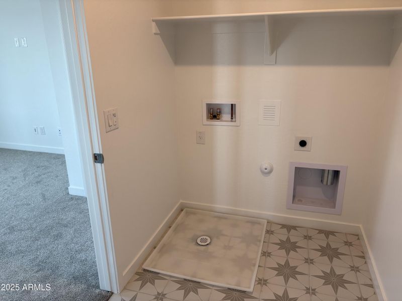 CP30 Lot 148 - Laundry