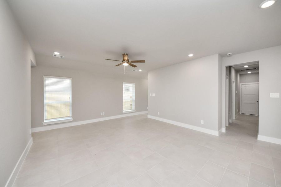 Spacious, unfurnished interior of a new home in , Tomball (Image 30).
