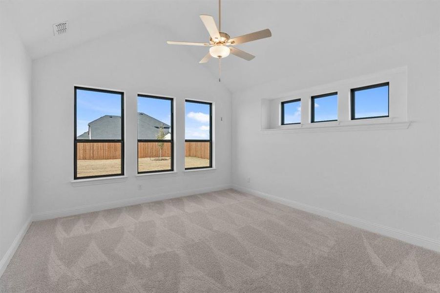 Spacious, unfurnished interior of a new home in Myrtle Creek, Waxahachie (Image 10).