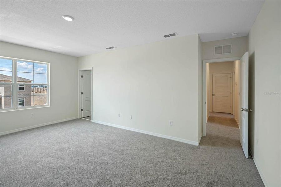 Spacious, unfurnished interior of a new home in Timberwalk, Mount Dora (Image 30). Spacious, unfurnished interior of a new home in Timberwalk, Mount Dora (Image 30).