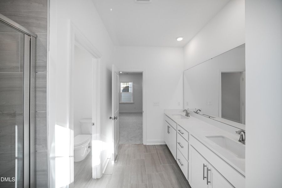 SUN_Stoneriver_Pic_Waterbury_OwnersBath_