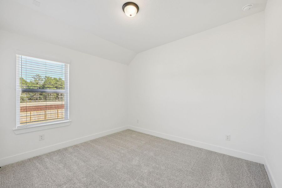Spacious, unfurnished interior of a new home in Evergreen, Conroe (Image 14).