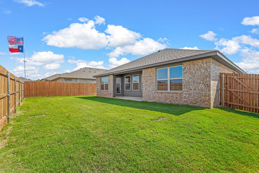 Representative exterior details of a home built from the Essex by Cheldan Homes in Stoneview, Glen Rose (Image 33).