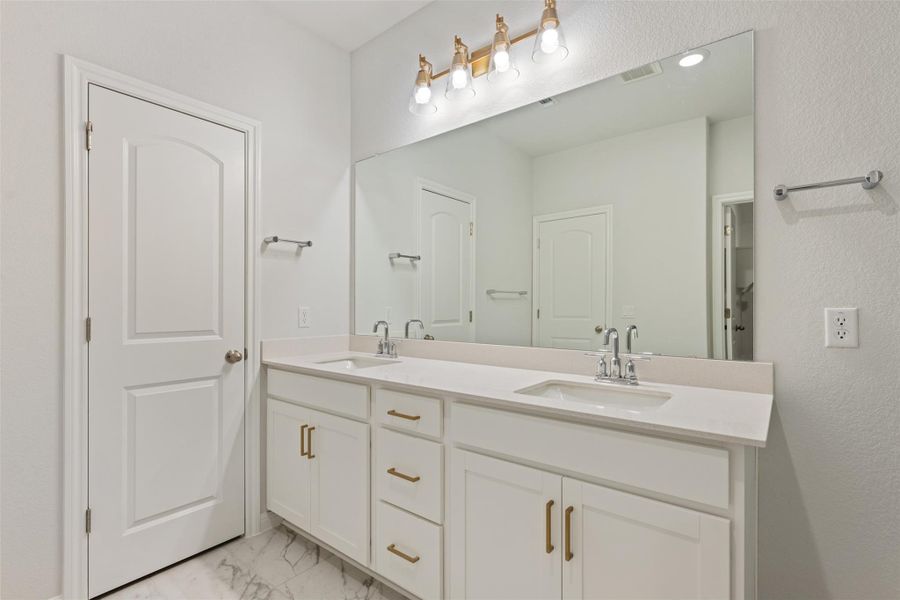 Photos are representative images and renderings for illustrative purposes only. Actual structural options and design images of the home may vary. Photos are representative images and renderings for illustrative purposes only. Actual structural options and design images of the home may vary.