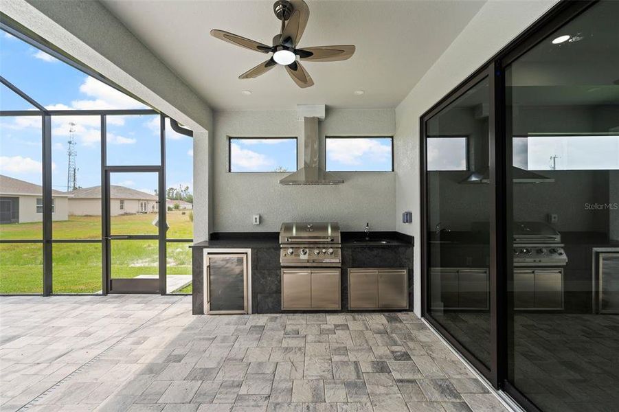 Exterior details and patio area of a home in , Cape Coral (Image 25).