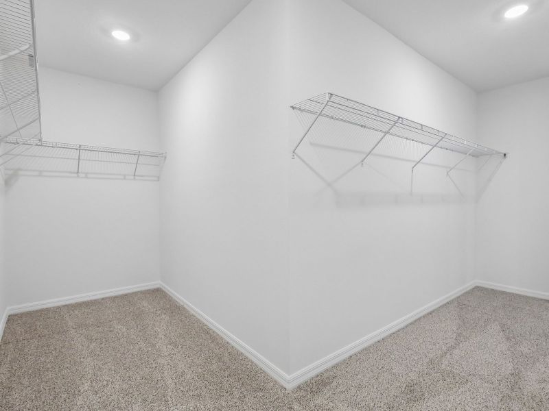 Spacious, unfurnished interior of a new home in The Grove at Stuart Crossing - Signature Series, Bartow (Image 12).