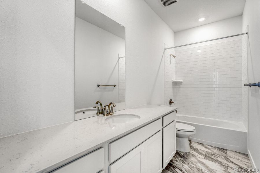 Furnished interior view inside a new home in Vermilion Creek, Centennial (Image 5).