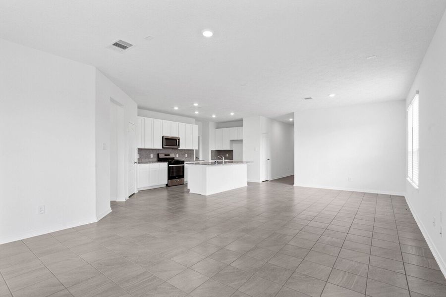 Spacious, unfurnished interior of a new home in Mustang Ridge, Magnolia (Image 5).
