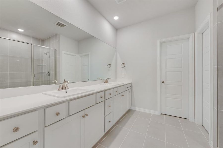 Furnished interior view inside a new home in Wade Settlement Townhomes, Frisco (Image 7). Furnished interior view inside a new home in Wade Settlement Townhomes, Frisco (Image 7).