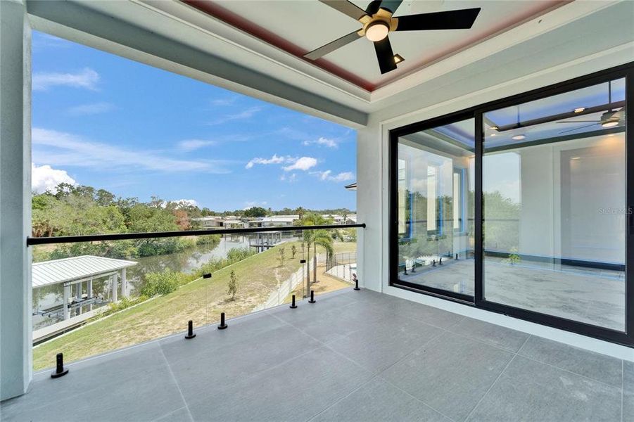 Exterior details and patio area of a home in , Apollo Beach (Image 4).
