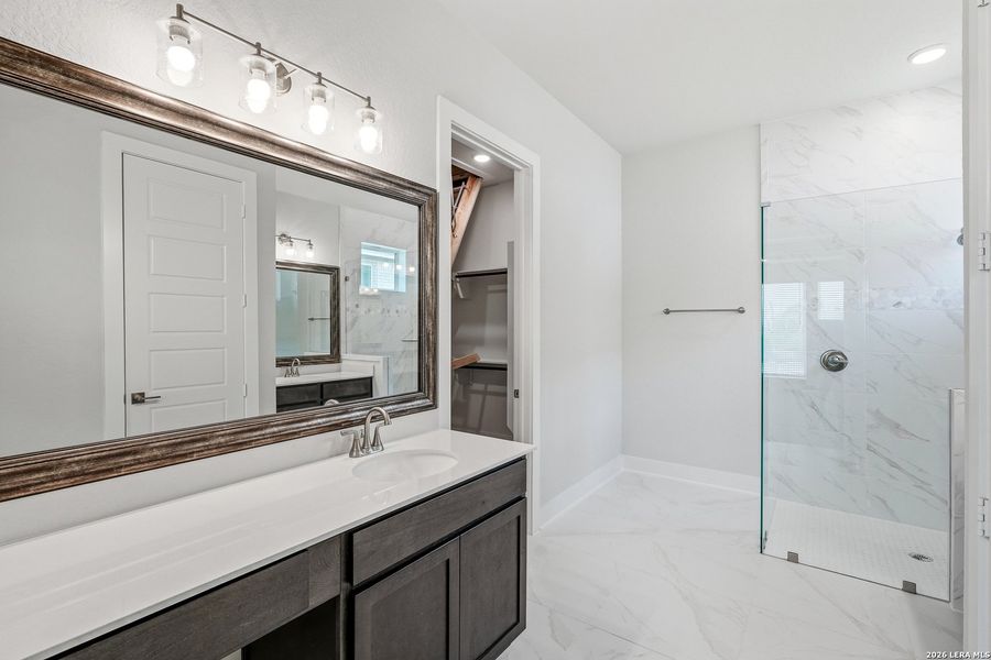 Furnished interior view inside a new home in Esperanza 50's, Boerne (Image 7).