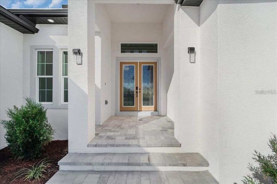 Exterior details and patio area of a home in , Port Charlotte (Image 29).