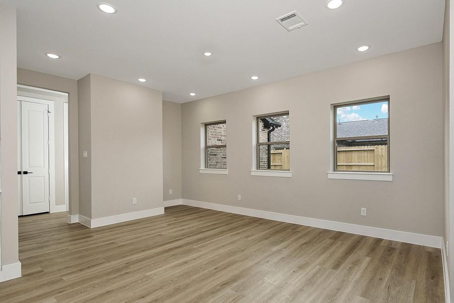 Spacious, unfurnished interior of a new home in , Spring (Image 14).