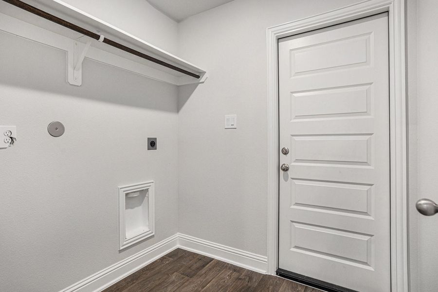 Spacious, unfurnished interior of a new home in Kiber Reserve, Angleton (Image 17).