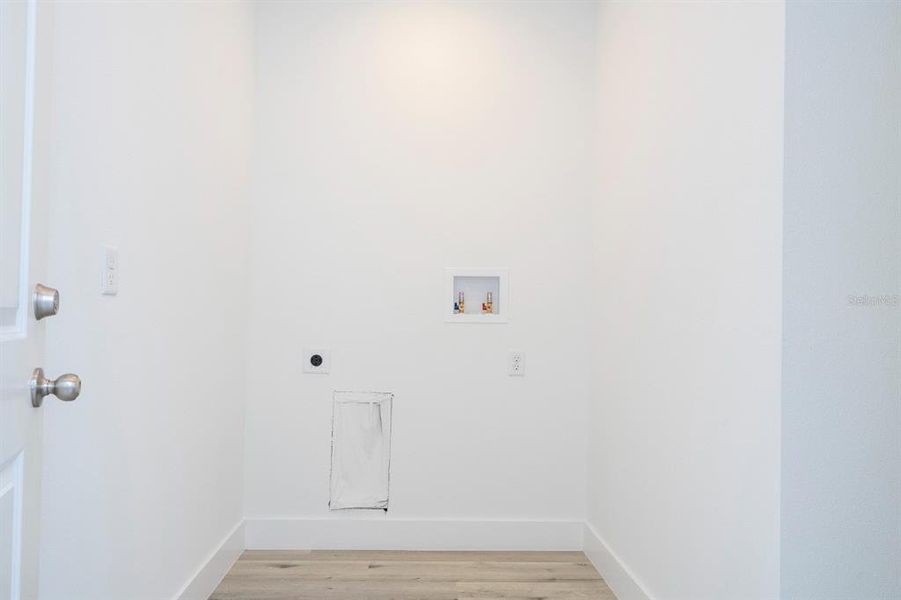 Spacious, unfurnished interior of a new home in , North Port (Image 15).