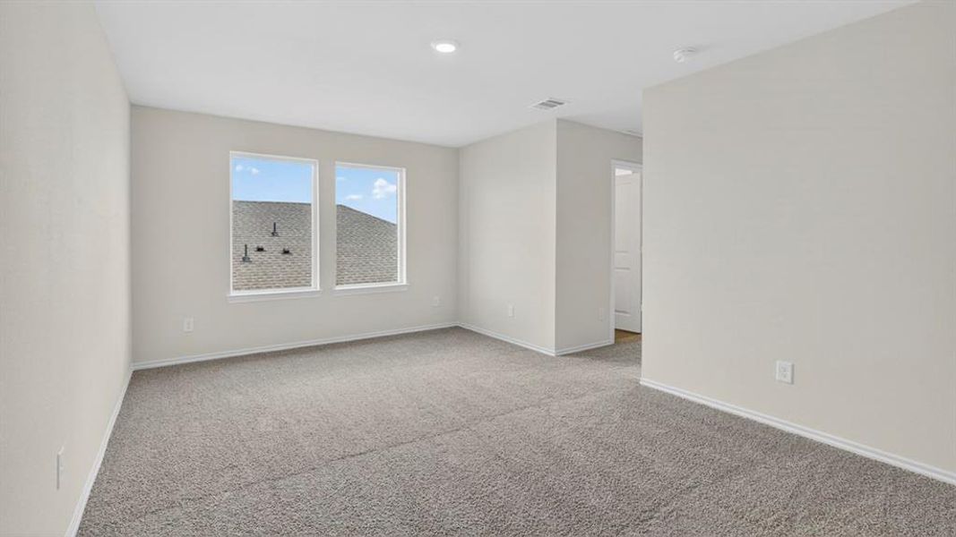 Spacious, unfurnished interior of a new home in Forestbrook Estates, Paris (Image 27).