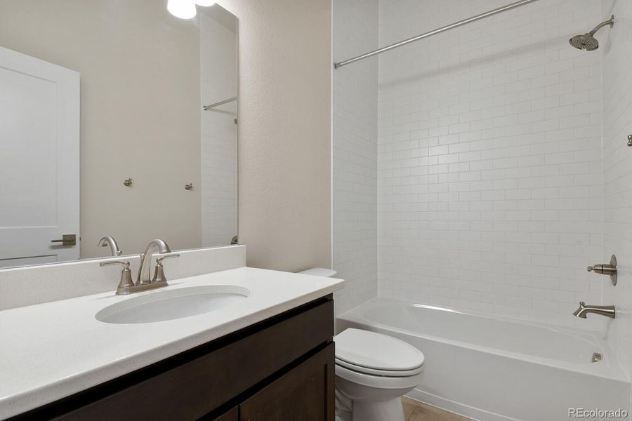 Main level full bath