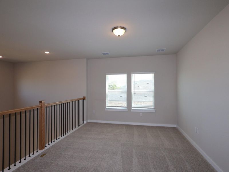 Spacious, unfurnished interior of a new home in Cedar Brook, Leander (Image 9).