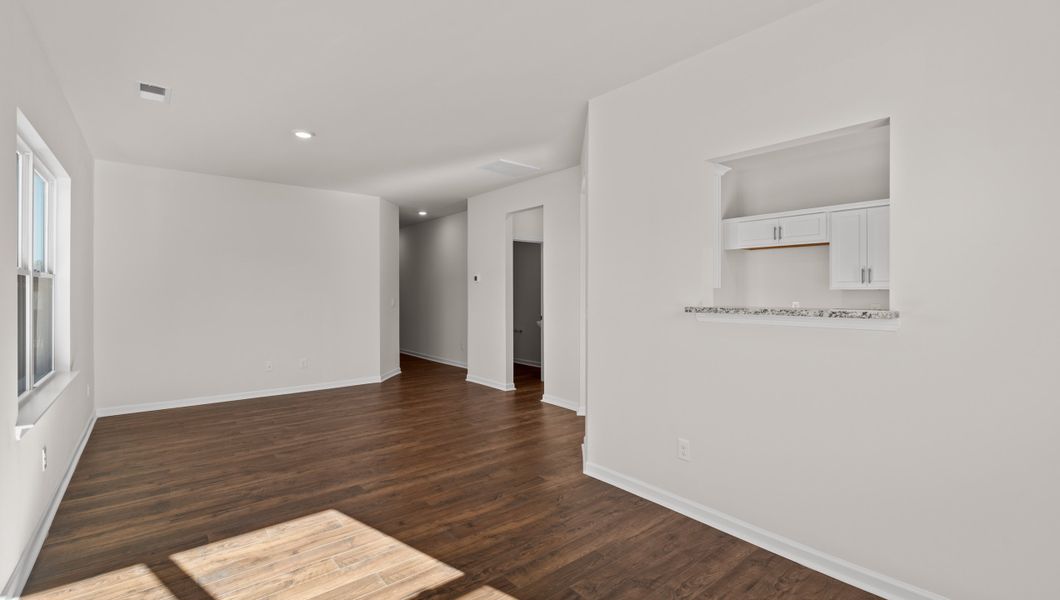 Spacious, unfurnished interior of a new home in Tanglewood Townes, Greenville (Image 16).
