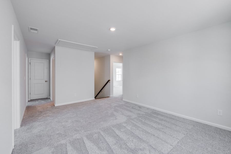 Spacious, unfurnished interior of a new home in Ellington, Elgin (Image 27).