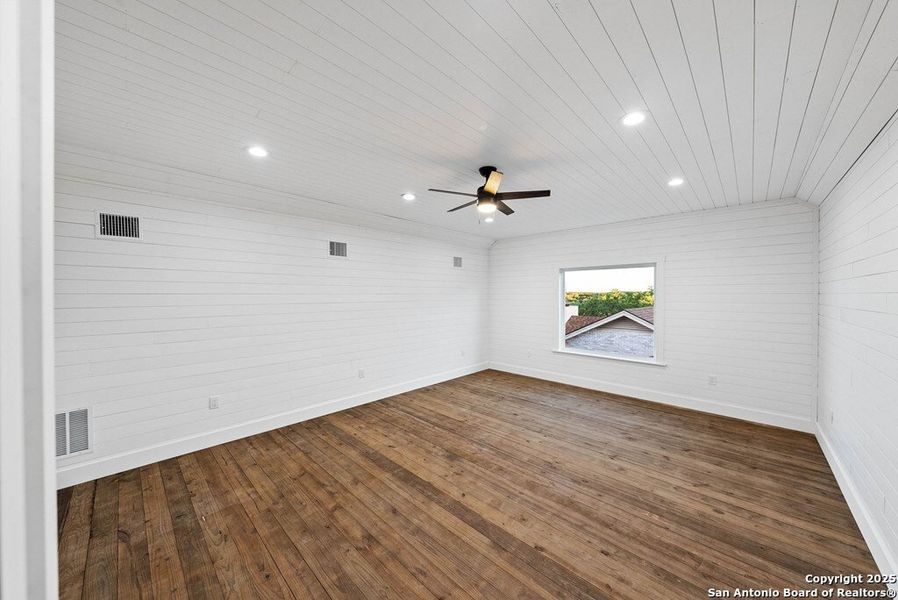 Spacious, unfurnished interior of a new home in , Kerrville (Image 44).