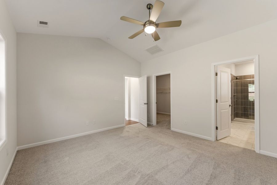 Spacious, unfurnished interior of a new home in Landmark Commons, Boiling Springs (Image 14).