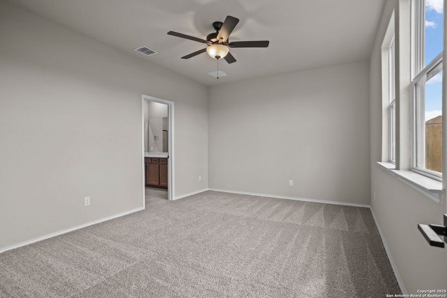 Spacious, unfurnished interior of a new home in Comanche Ridge, San Antonio (Image 29).