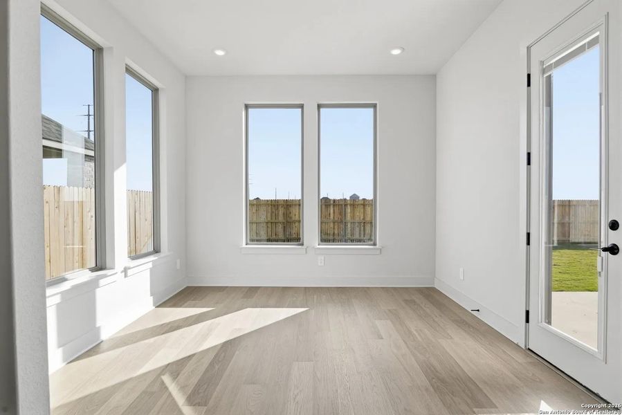 Spacious, unfurnished interior of a new home in Haby Hill 60s, San Antonio (Image 27).