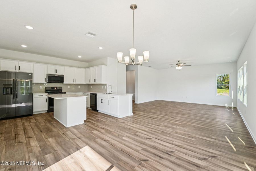 Spacious, unfurnished interior of a new home in Panther Creek, Jacksonville (Image 25).