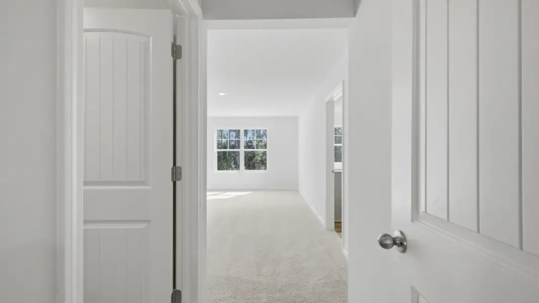 Spacious, unfurnished interior of a new home in Hughes Court, Dawsonville (Image 17).