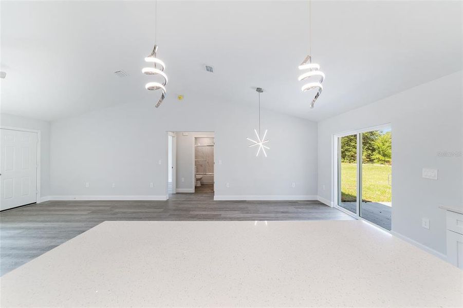 Spacious, unfurnished interior of a new home in , Dunnellon (Image 9).
