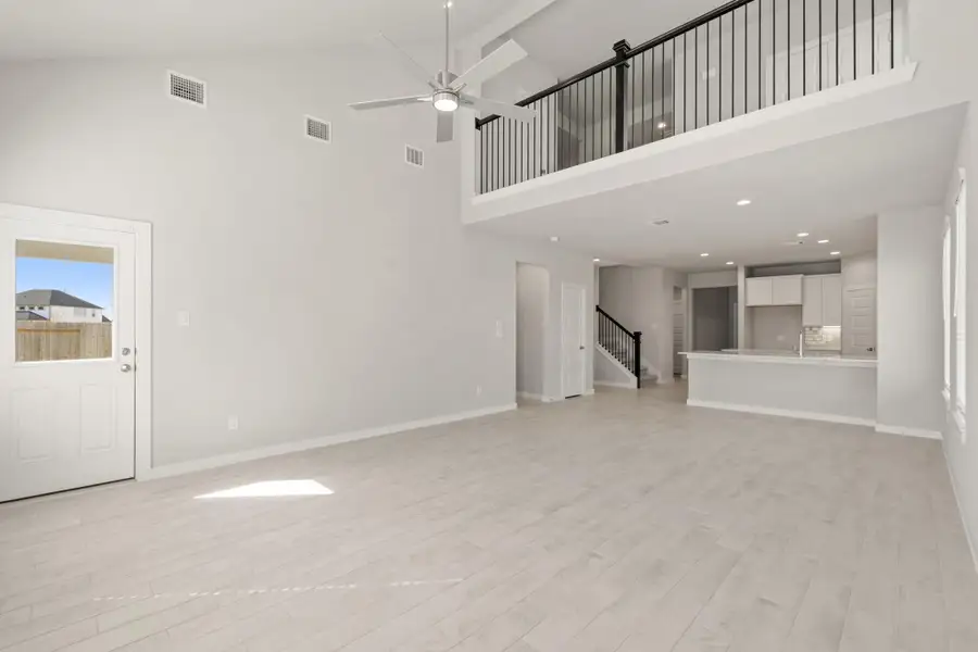 Spacious, unfurnished interior of a new home in Morton Creek Ranch, Katy (Image 8).
