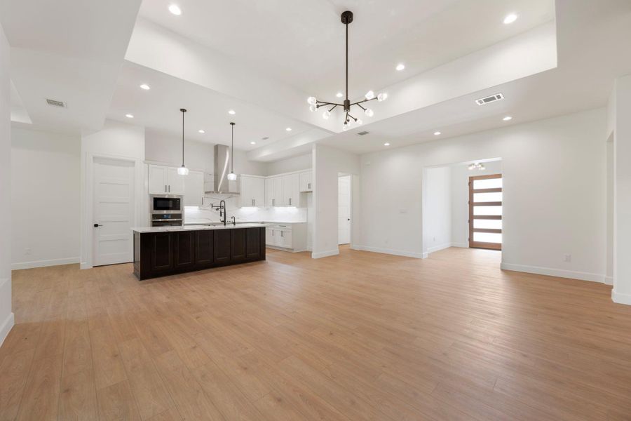 Spacious, unfurnished interior of a new home in , Horseshoe Bay (Image 22).