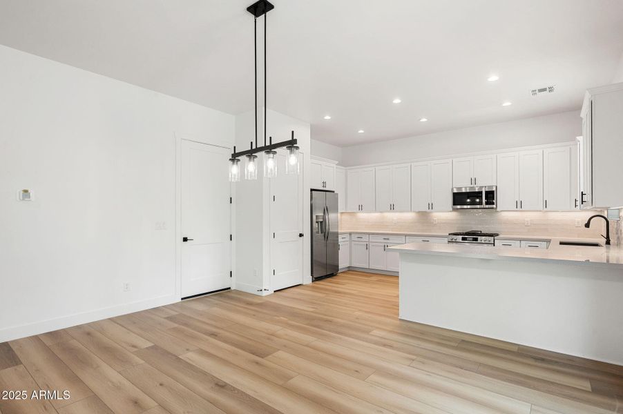 13-Dining to Kitchen