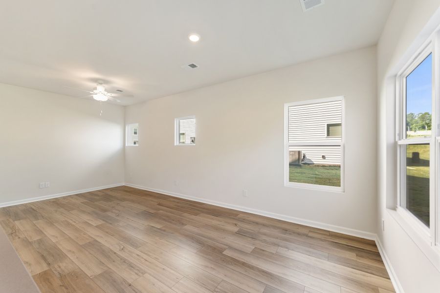 Spacious, unfurnished interior of a new home in Edwards Station, Taylors (Image 19).