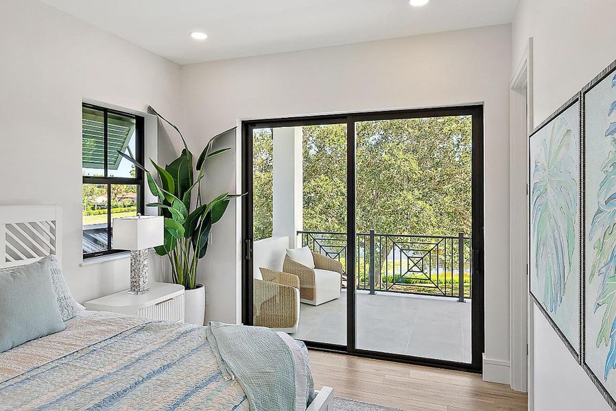 Guest Bedroom/Balcony Guest Bedroom/Balcony