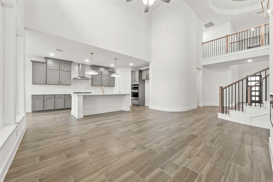 Representative image. Features, selections and colors may vary.