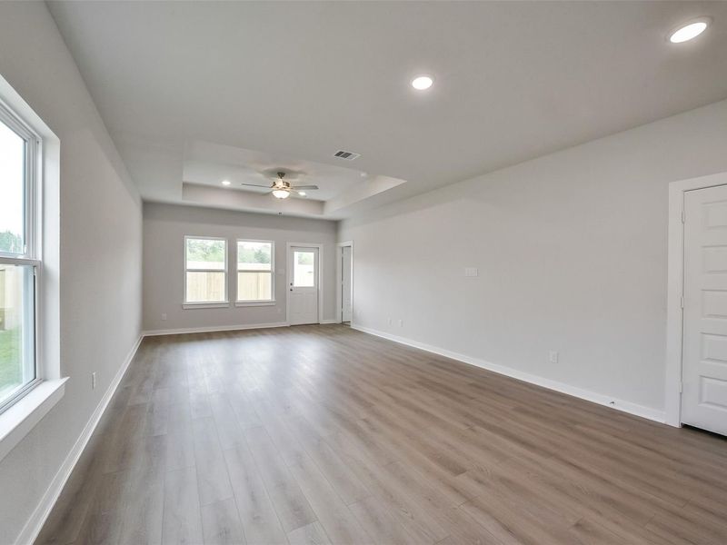 Spacious, unfurnished interior of a new home in Caney Creek Place, Conroe (Image 19).
