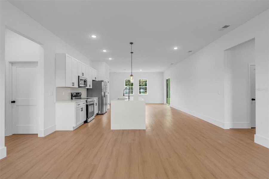 Spacious, unfurnished interior of a new home in , Ocala (Image 18).