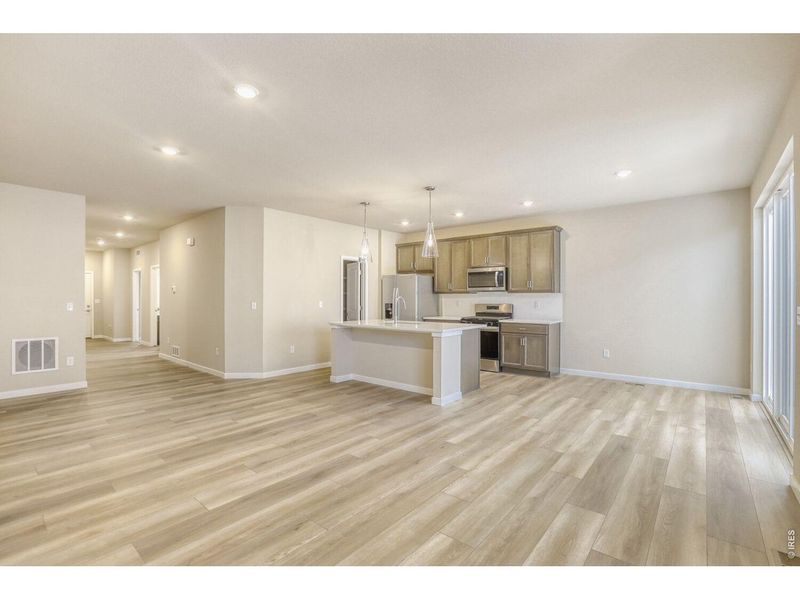 Spacious, unfurnished interior of a new home in Farmstead, Berthoud (Image 28).