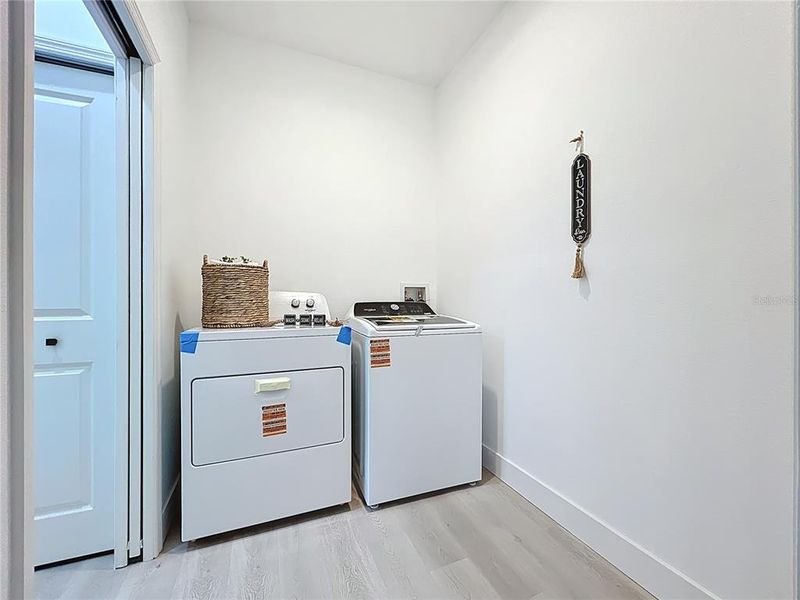 Furnished interior view inside a new home in , Orlando (Image 11).