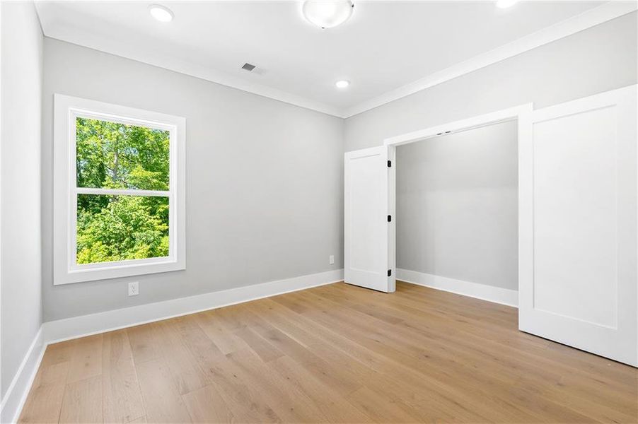 Spacious, unfurnished interior of a new home in , Brookhaven (Image 31).