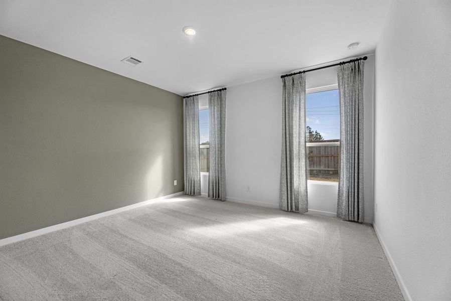Spacious, unfurnished interior of a new home in Grand Oaks Reserve, Cleveland (Image 12).