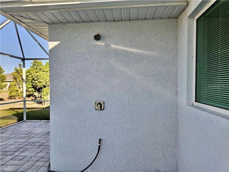 Exterior details and patio area of a home in , Cape Coral (Image 26).