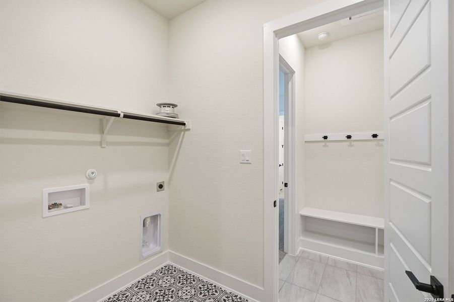 Spacious, unfurnished interior of a new home in , Boerne (Image 33).