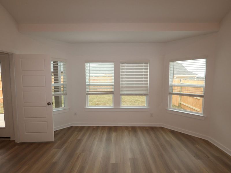 Spacious, unfurnished interior of a new home in Summerview, Fulshear (Image 9).